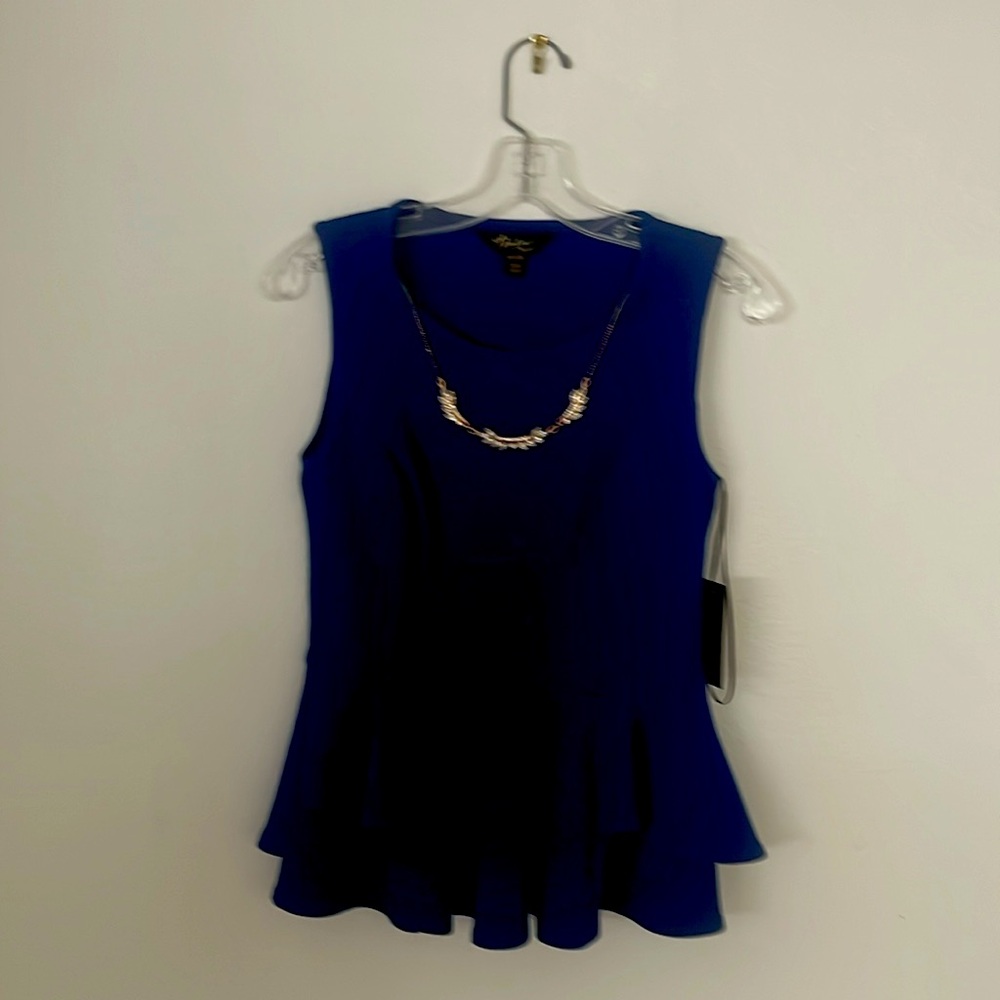 Beautiful new Talia Sodi top In extra small size, beautiful dark blue color
